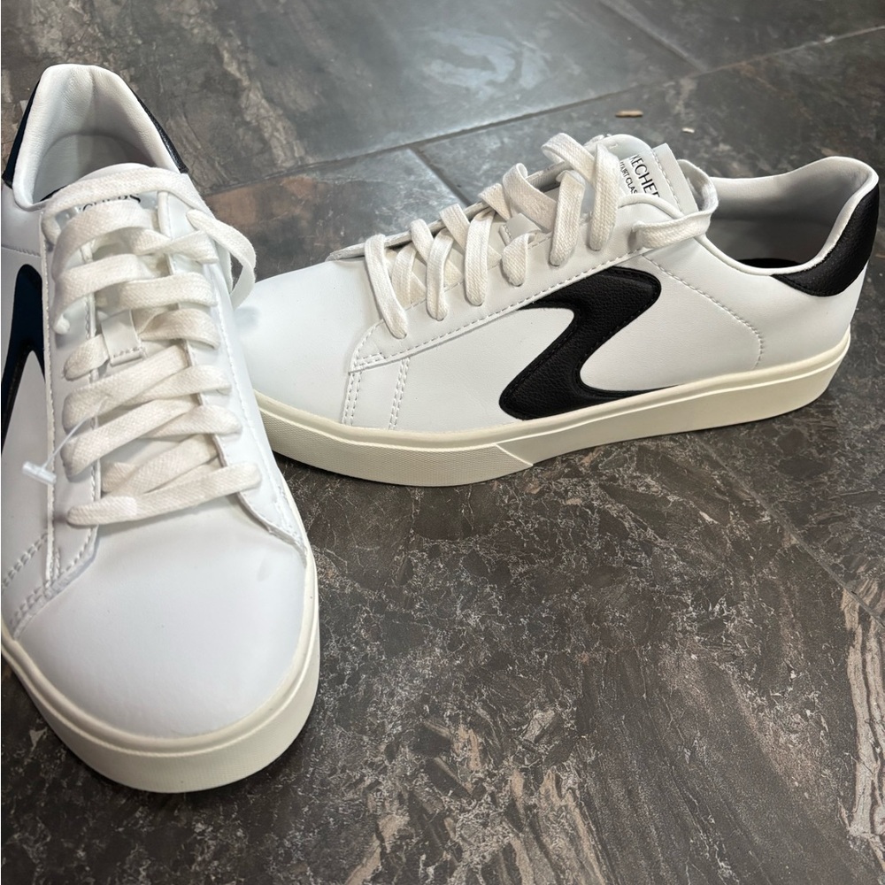 Skechers sneakers size 9